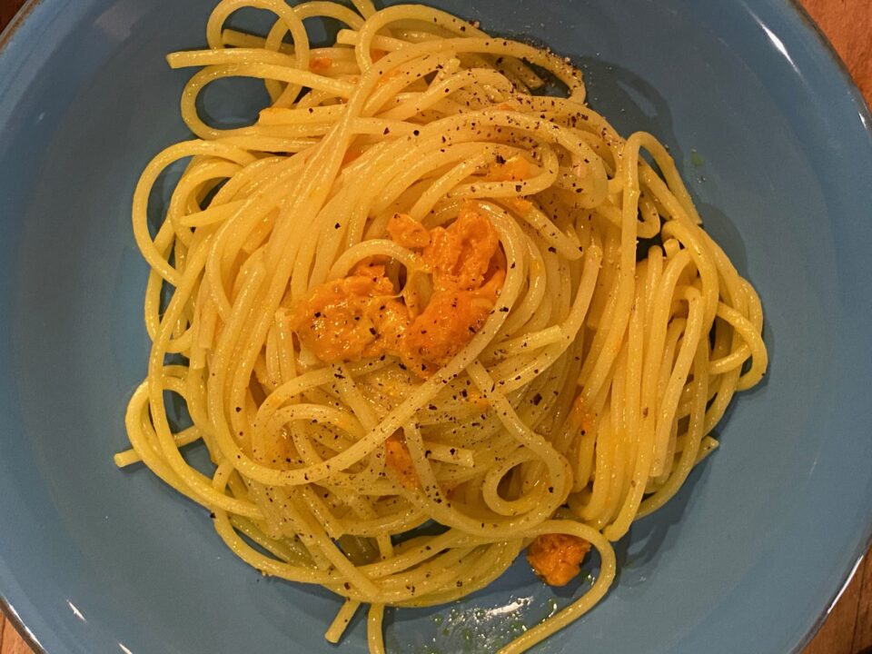 Spaghetti con radice di curcuma fresca