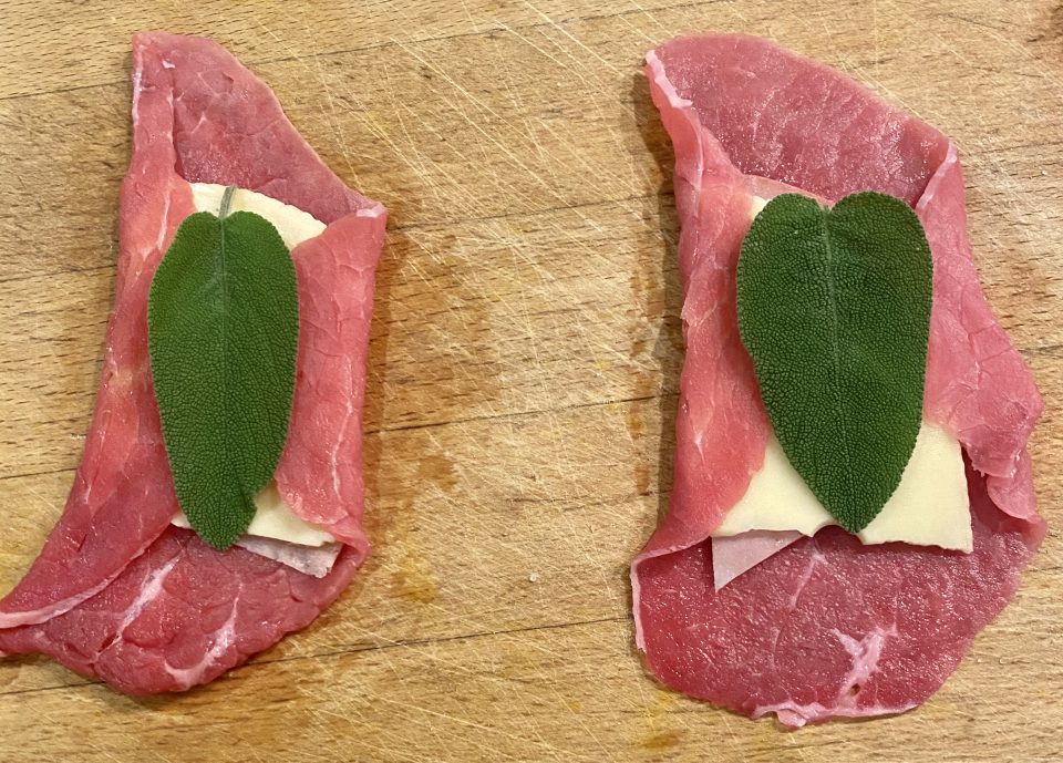 Involtini di carne mortadella e salvia