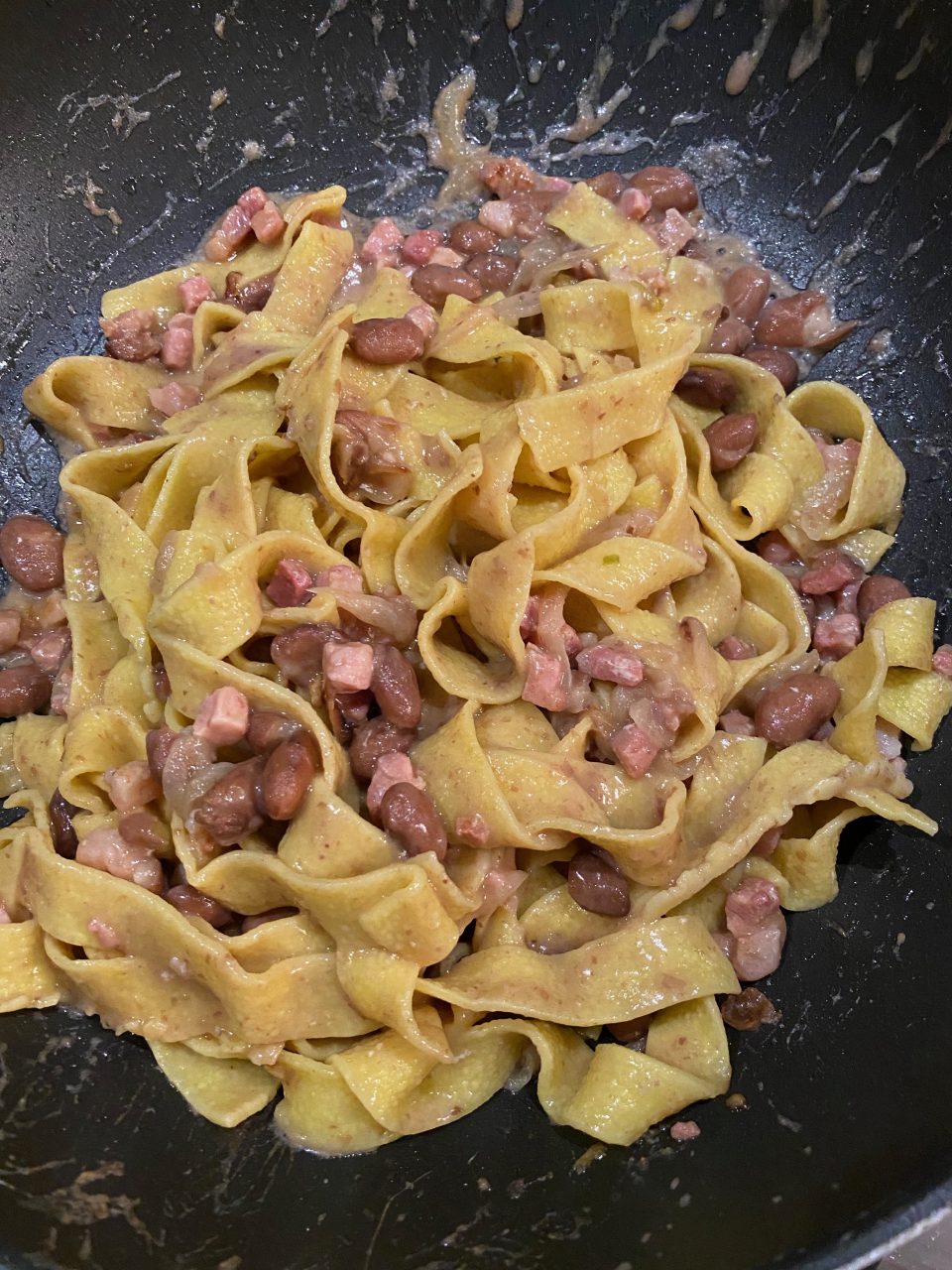 Tagliatelle con fagioli borlotti e pancetta