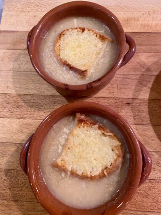 Zuppa di cipolle e groviera