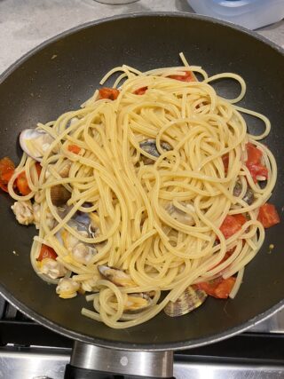 Spaghetti vongole veraci e pomodorini