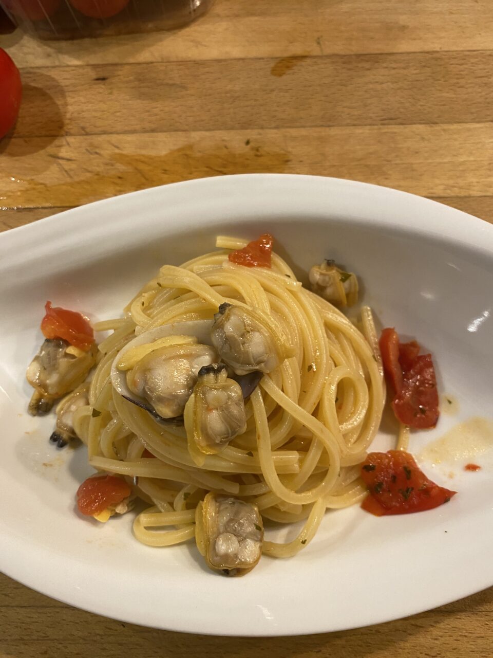 Spaghetti vongole veraci e pomodorini