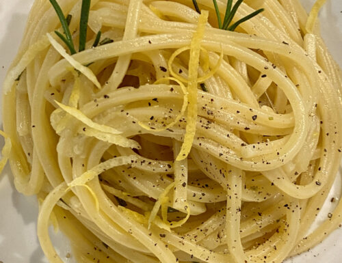 Spaghetti con limone e rosmarino
