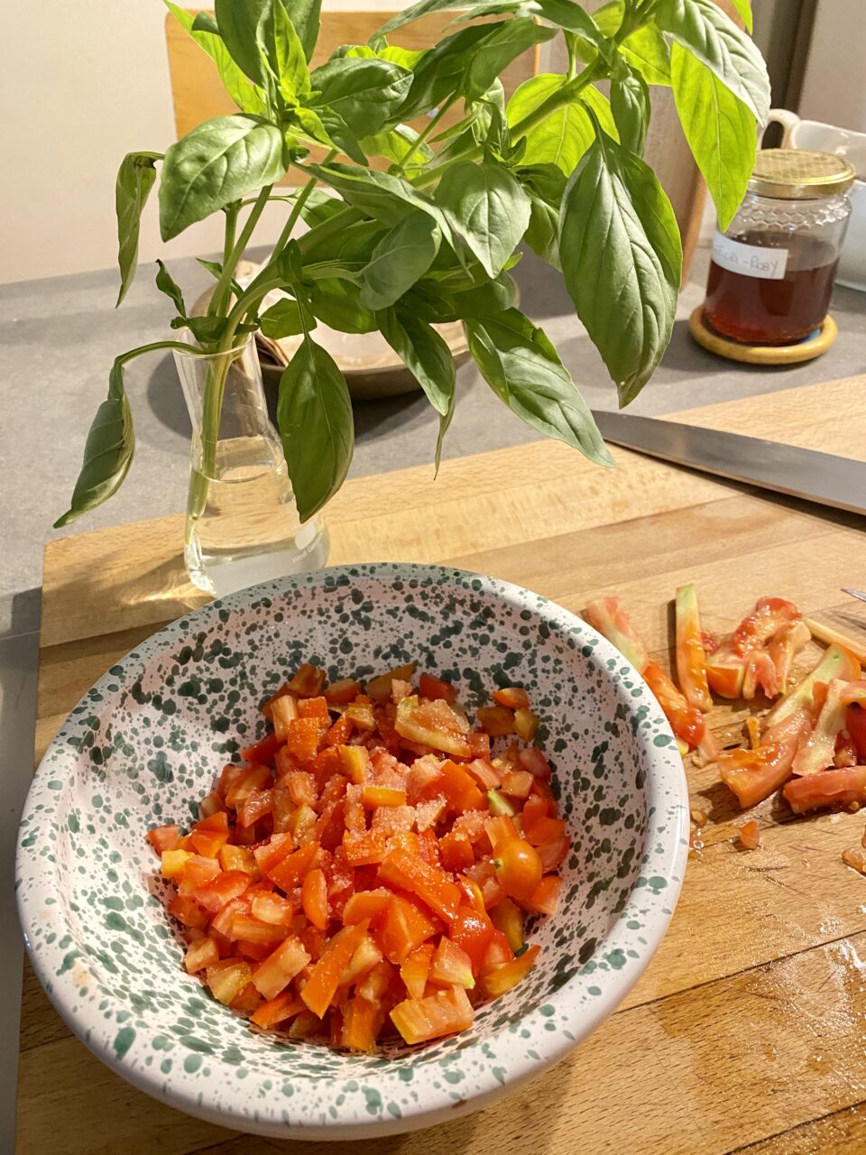 Spaghetti alla crudaiola di pomodoro