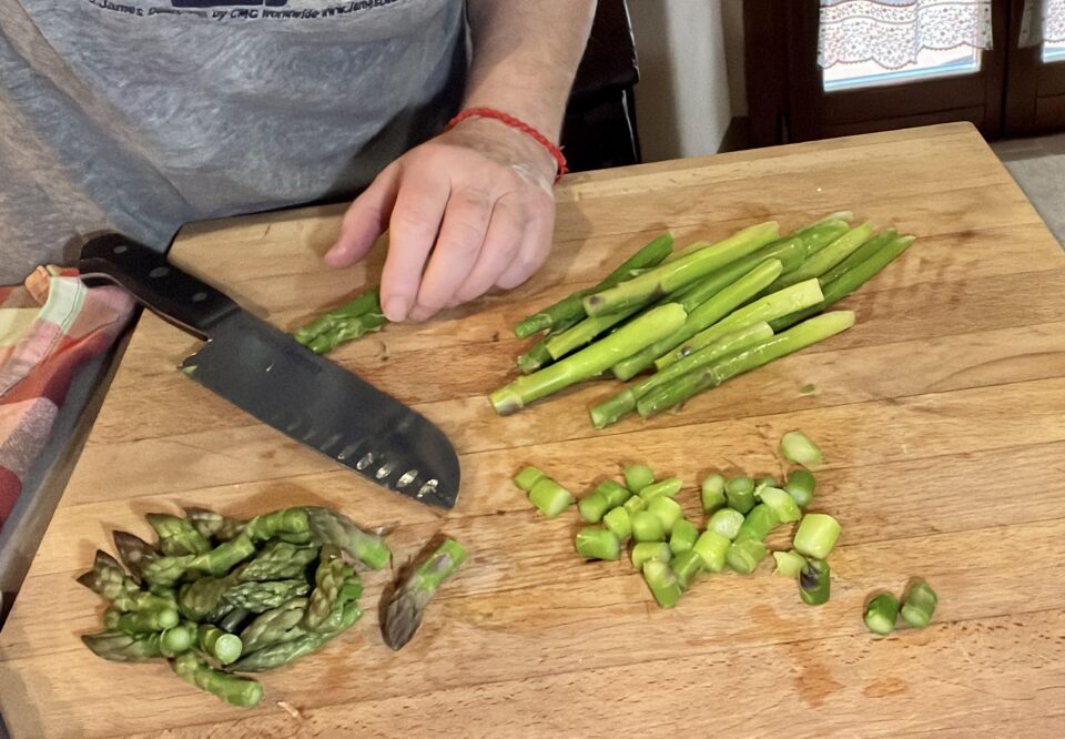 Come pulire perfettamente gli asparagi