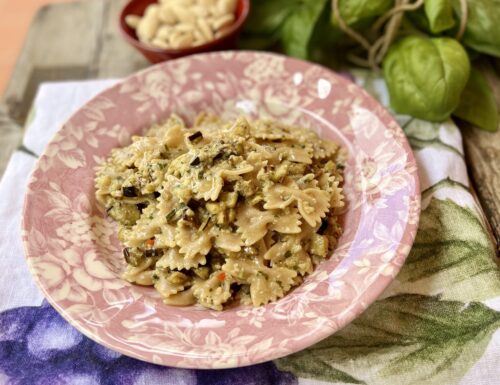 Farfalle integrali al pesto e melanzane