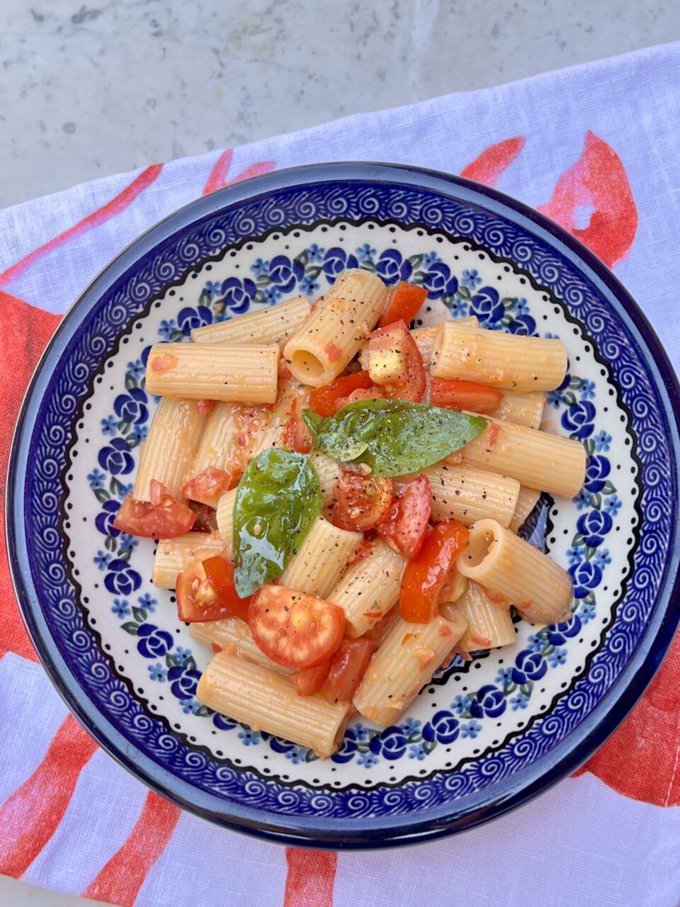 Pasta al pomodoro fresco e tahina