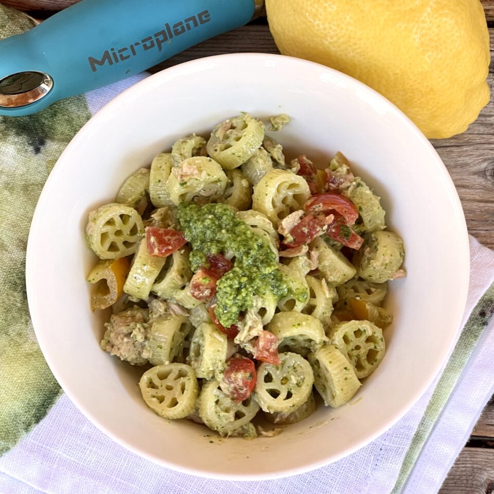 Pasta al pesto di rucola con tonno