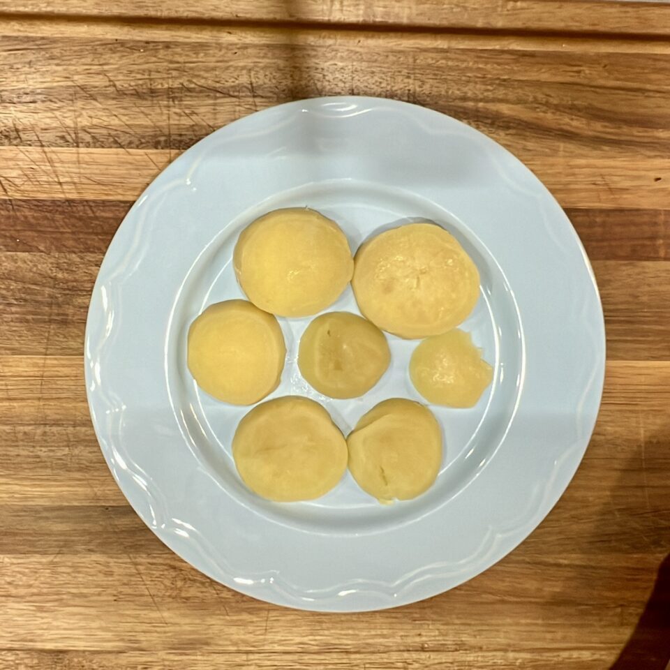 Bocconi di patate e uova sode