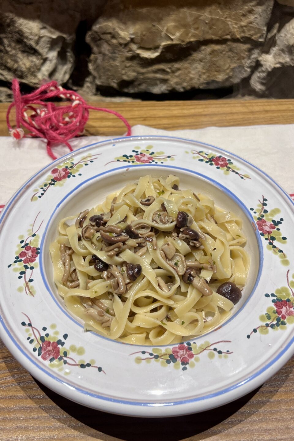 Pasta ai pioppini in bianco