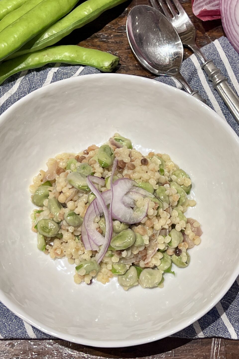 Fregola con cipolla e fave fresche