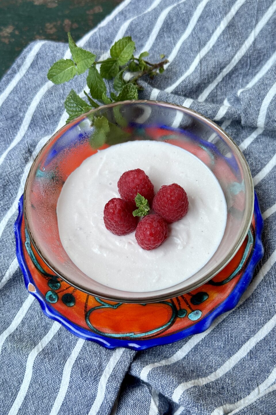 Cheesecake veloce ai lamponi con ricotta