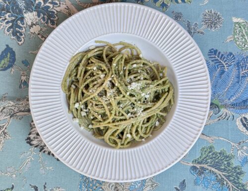 Spaghetti integrali e foglie di carote
