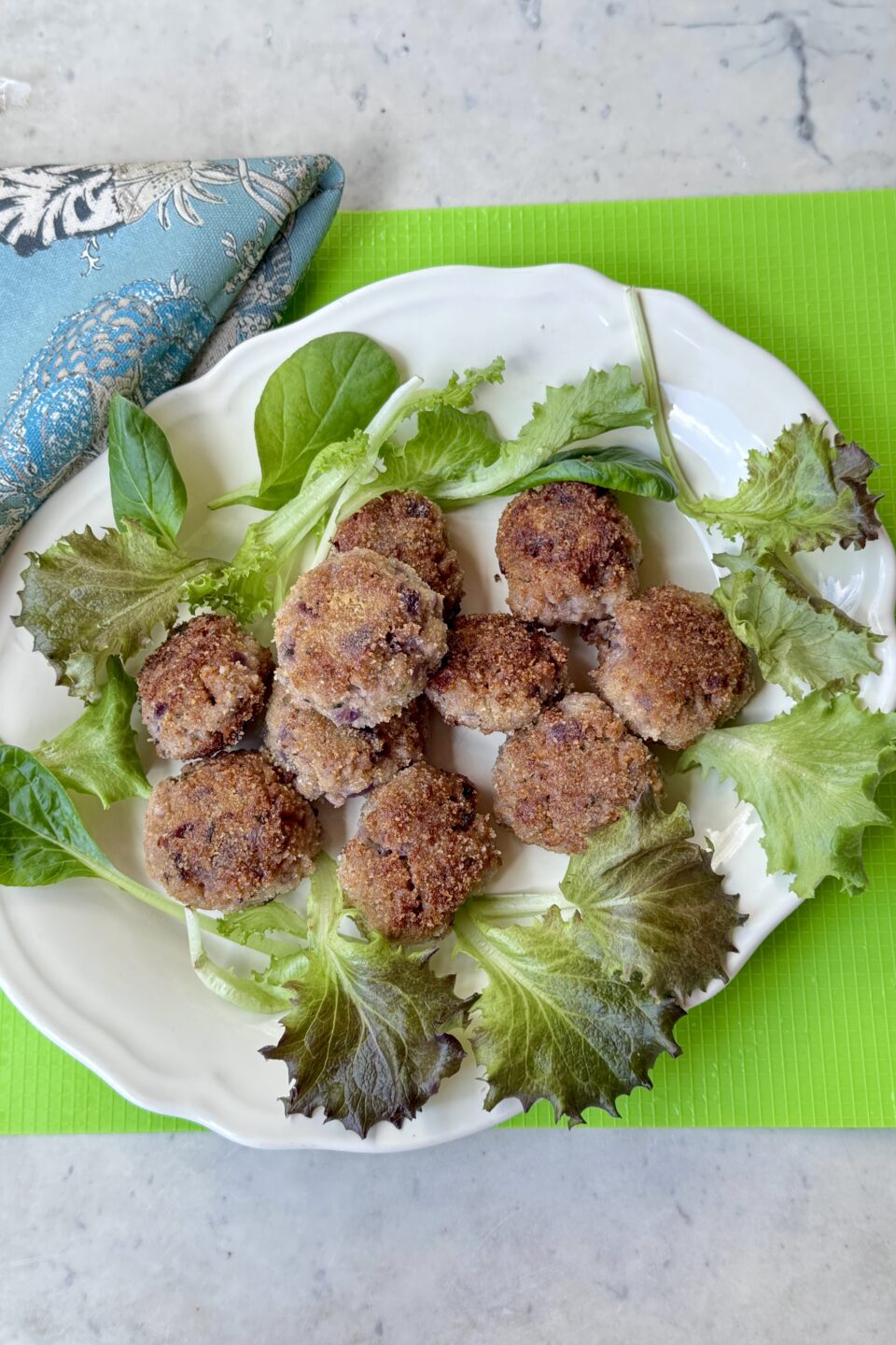 Polpette con pasta di salsiccia e cipolla