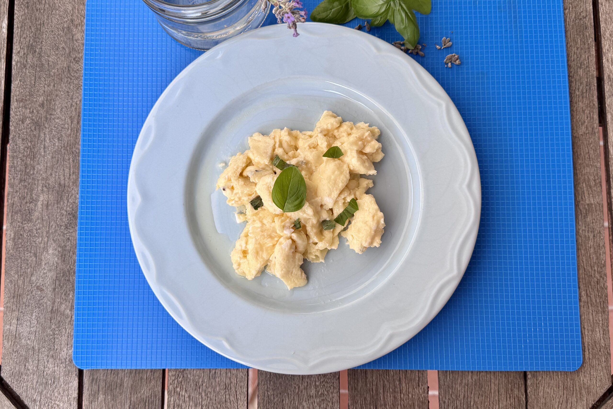 Uova strapazzate alla lavanda