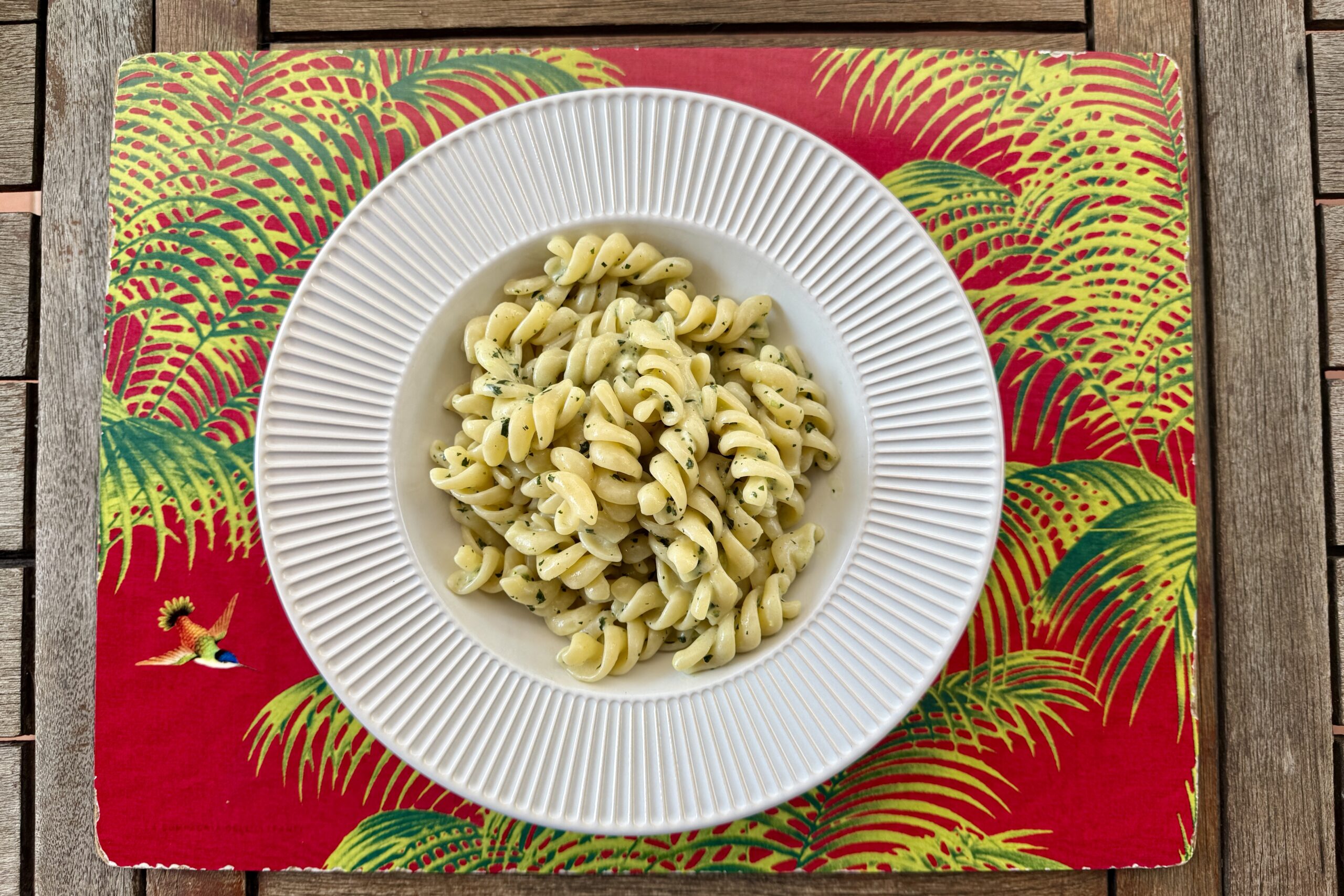 Fusilli con pesto di cavolo nero e caprino