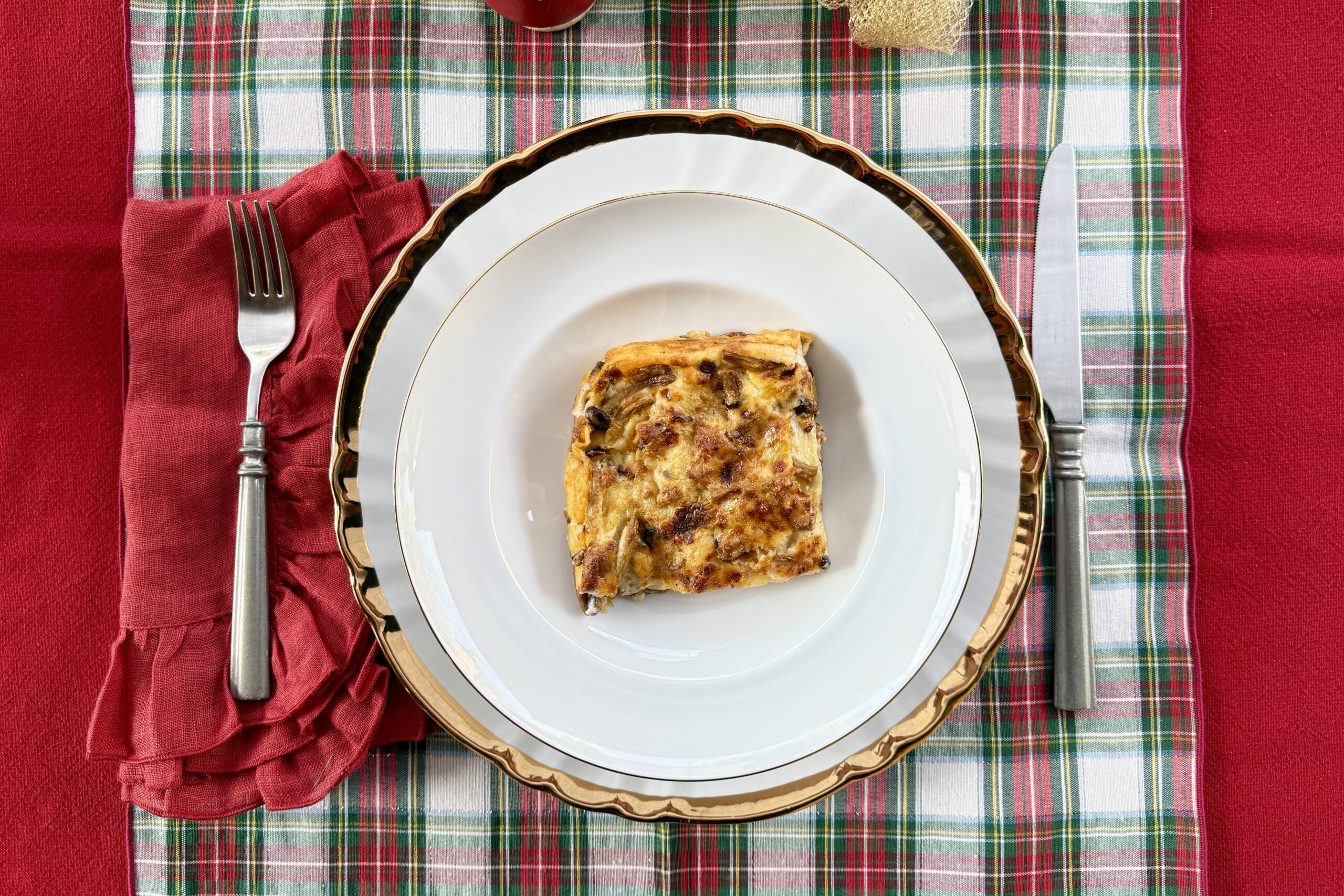 Lasagne funghi pioppini e salsiccia piccante