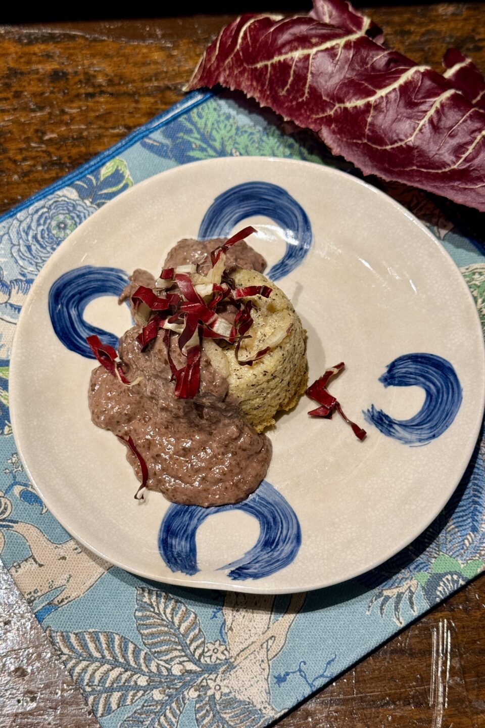 Tortino di polenta con crema di radicchio