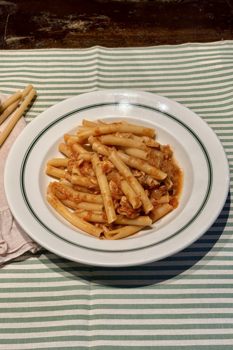 Zite al pomodoro e tonno
