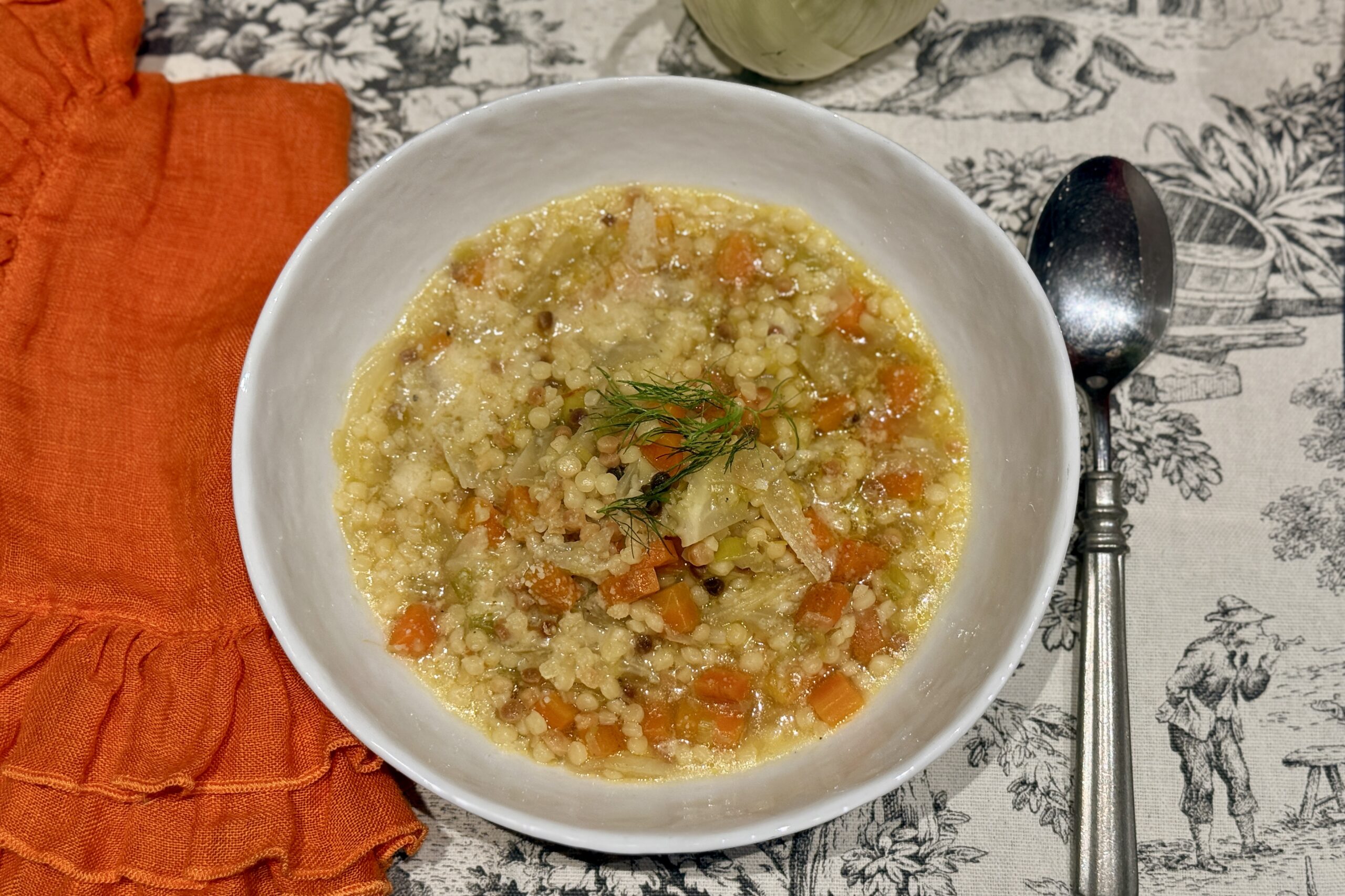 Minestra di fregola sarda e finocchi