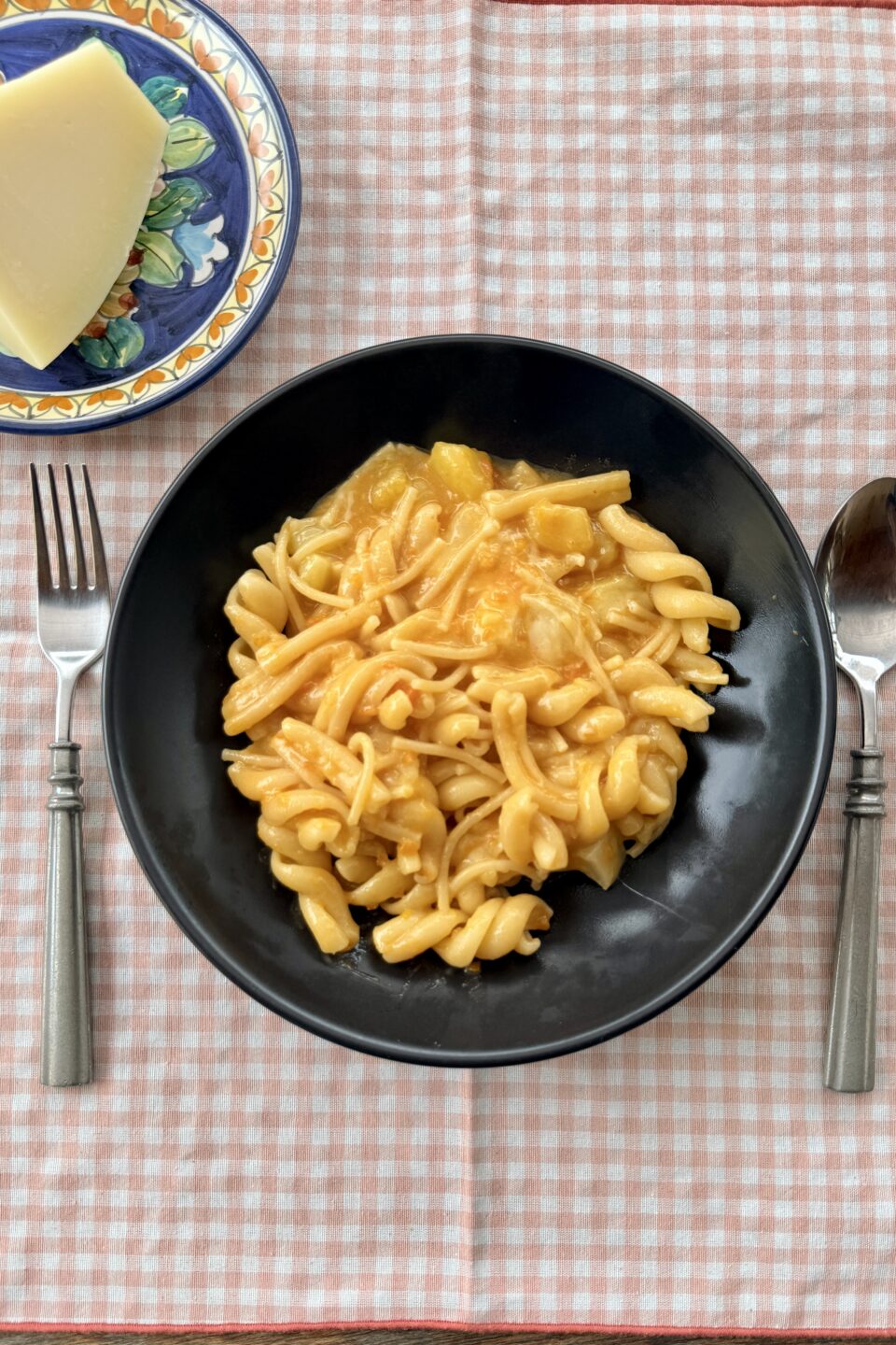 Pasta patate e provola ricetta tradizionale