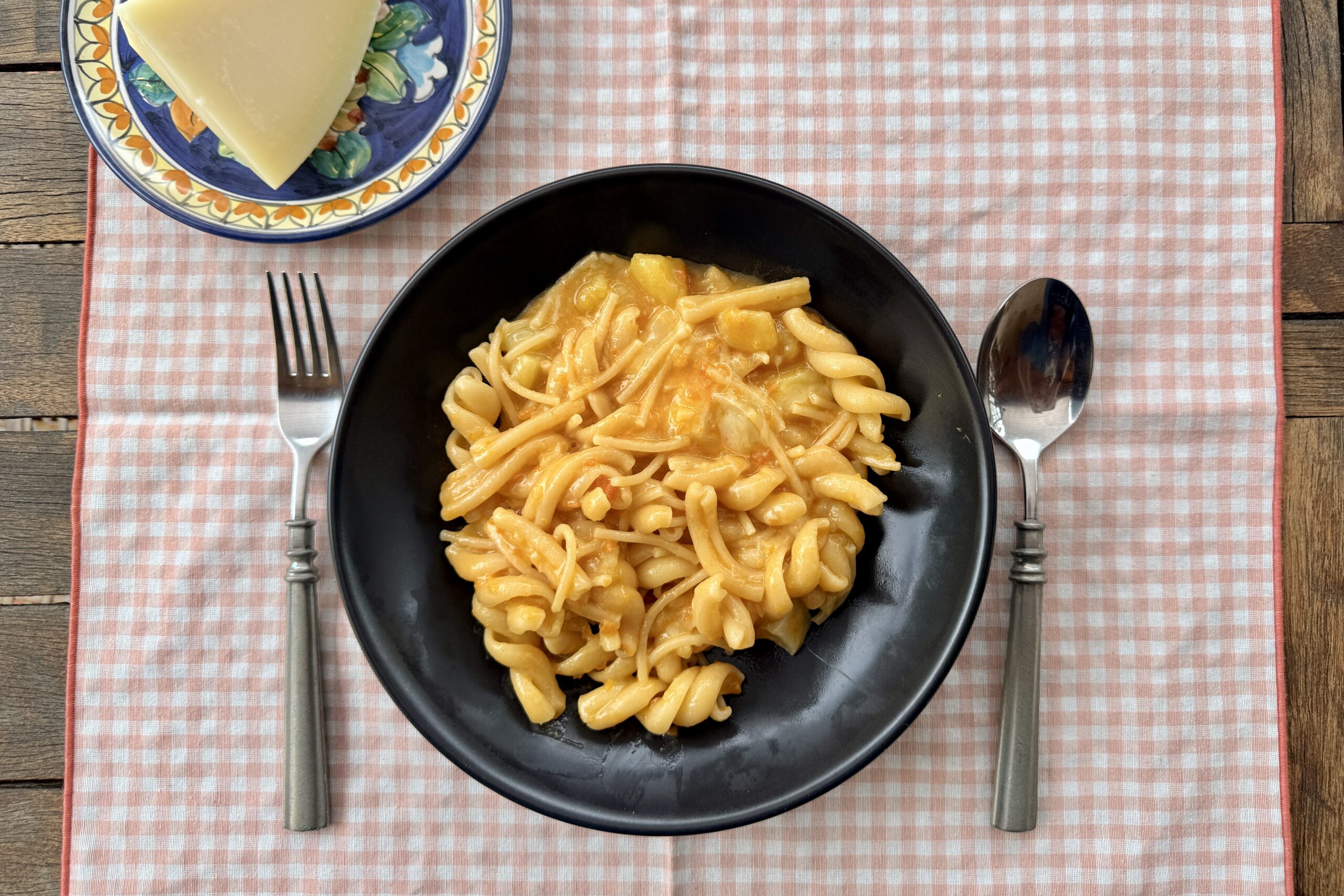 Pasta patate e provola ricetta tradizionale