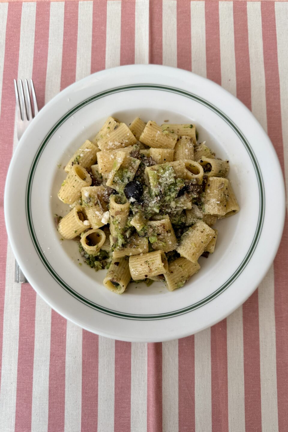 Pasta con funghi pioppini e broccoli