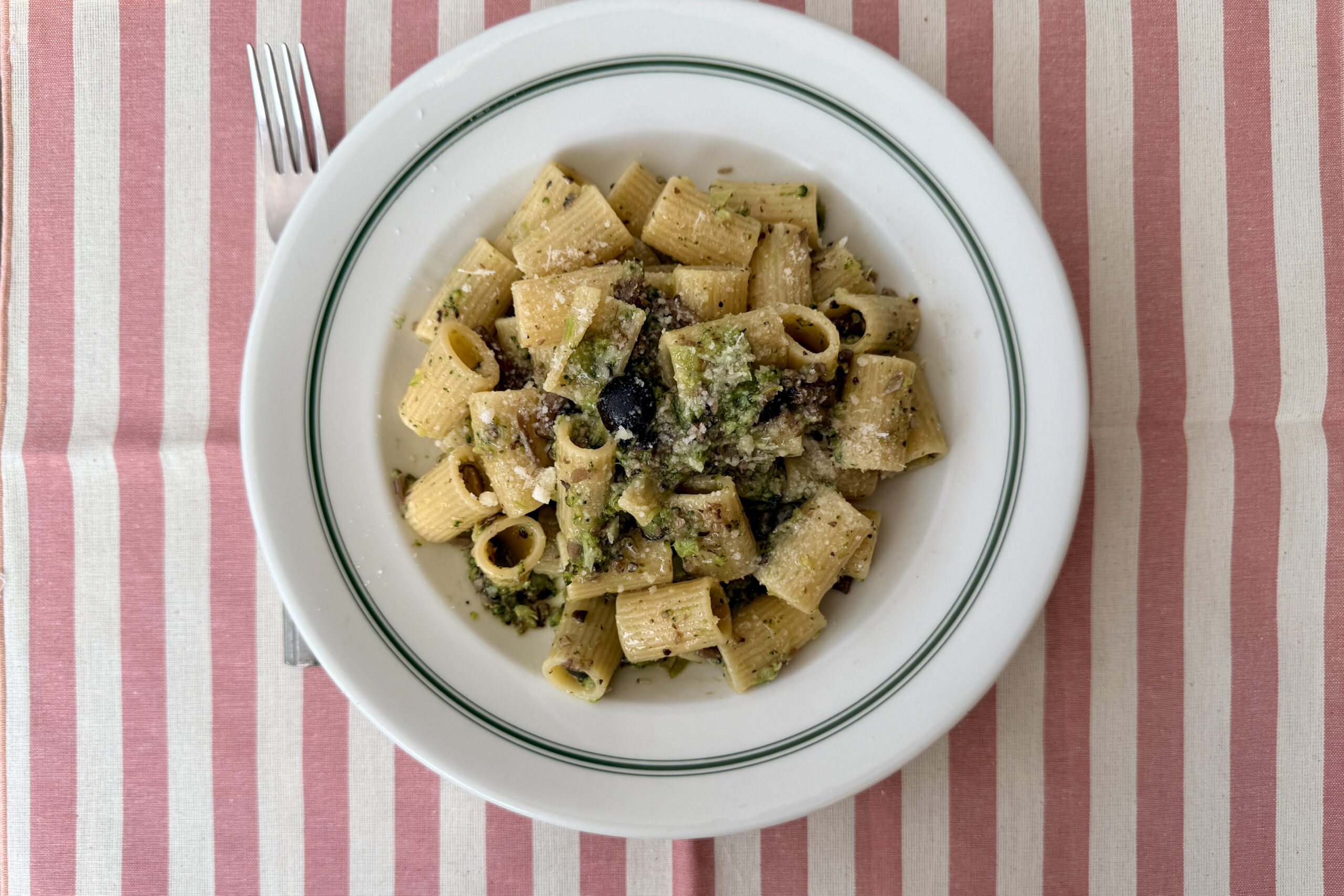 Pasta con funghi pioppini e broccoli